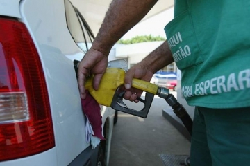 Petrobrás anuncia terceiro reajuste do preço do diesel em 2018