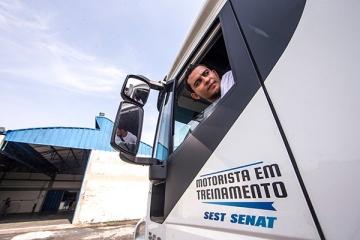 SEST SENAT oferece capacitações e prepara condutores profissionais para diferentes operações