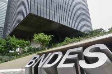 BNDES reabre prazo de negociação de financiamento e inclui médias empresas em linha de crédito