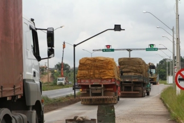 Projeto que pode autorizar excesso de peso em caminhões vai à sanção presidencial